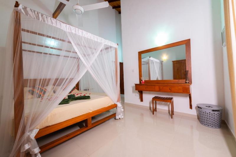 Coconut Grove Villa - Luxury 3 Bedrooms with Private Pool-Hikkaduwa - image 40