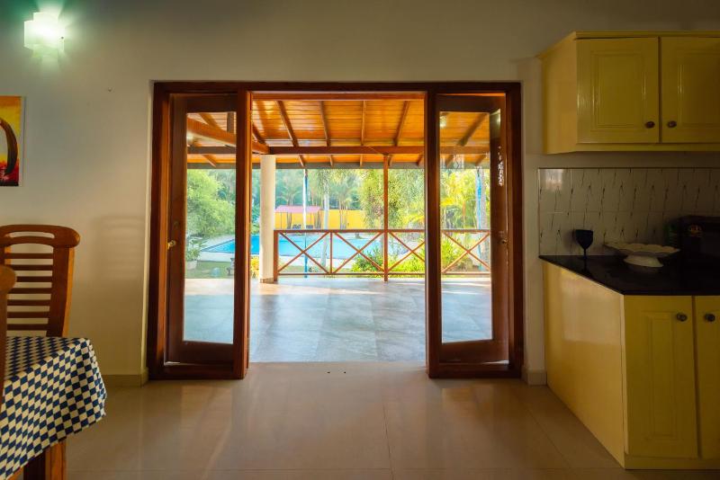 Coconut Grove Villa - Luxury 3 Bedrooms with Private Pool-Hikkaduwa - image 11