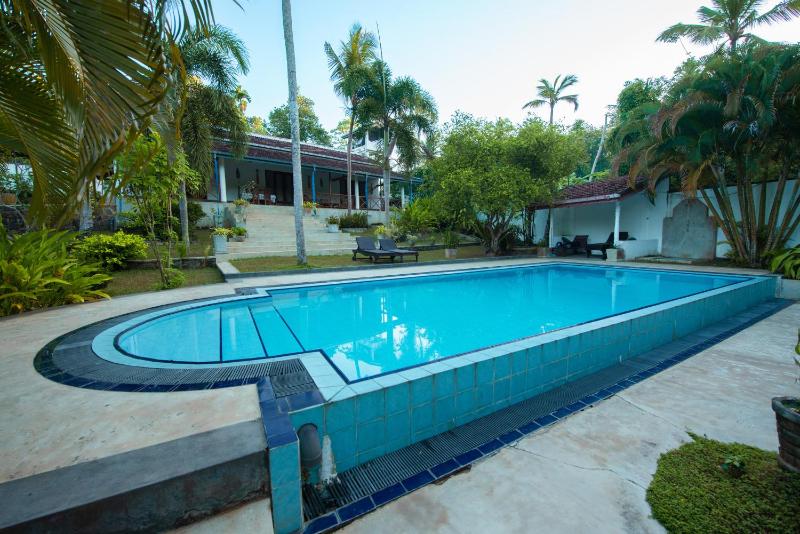 Coconut Grove Villa - Luxury 3 Bedrooms with Private Pool-Hikkaduwa - image 19