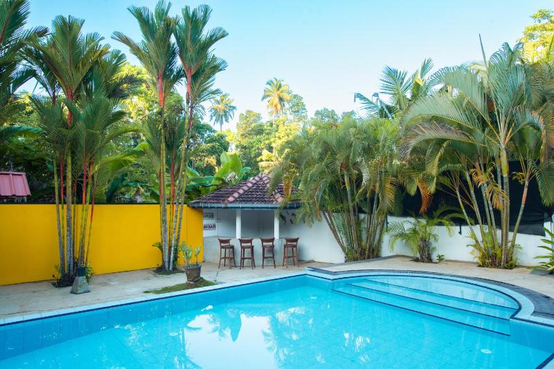 Coconut Grove Villa - Luxury 3 Bedrooms with Private Pool-Hikkaduwa - image 34