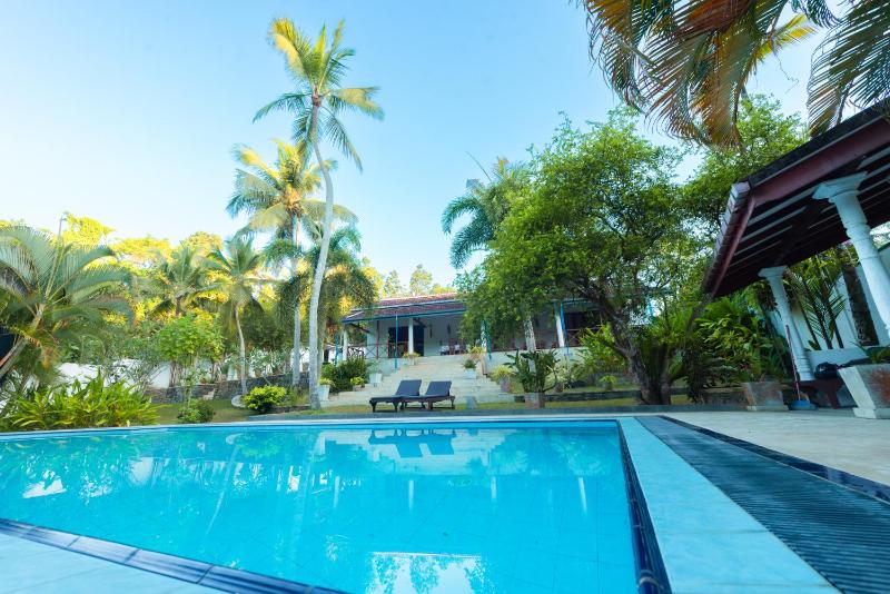 Coconut Grove Villa - Luxury 3 Bedrooms with Private Pool-Hikkaduwa - image 29