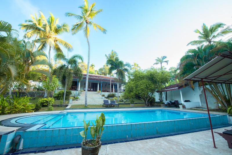 Coconut Grove Villa - Luxury 3 Bedrooms with Private Pool-Hikkaduwa - image 21