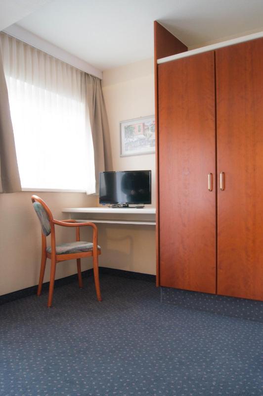 Standard Double Room image 3