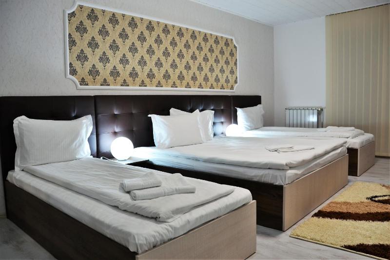 Superior Quadruple Room image 1
