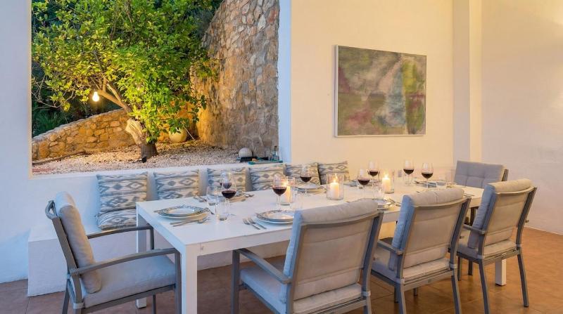 Villa Bon Neguit Amaizing View High on Golf and Sea in Sitges High comodity villa Suny oriented Best Area of Sitges - image 13