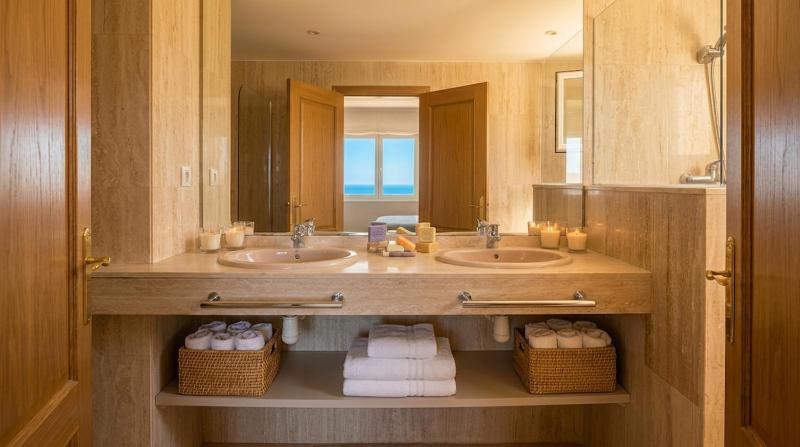 Villa Bon Neguit Amaizing View High on Golf and Sea in Sitges High comodity villa Suny oriented Best Area of Sitges - image 25