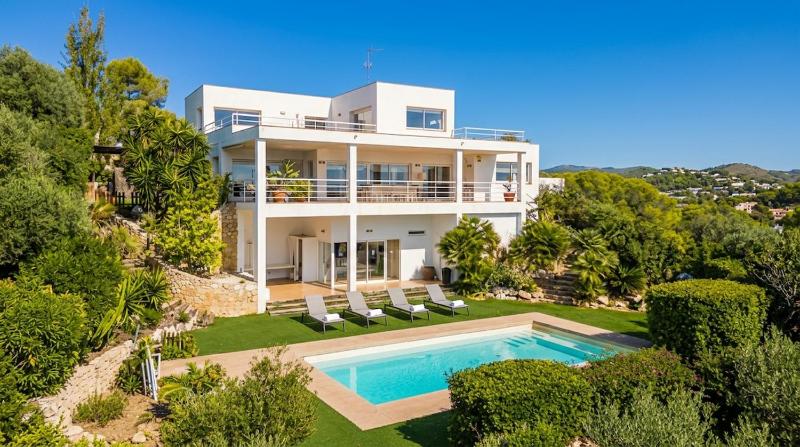 Villa Bon Neguit Amaizing View High on Golf and Sea in Sitges High comodity villa Suny oriented Best Area of Sitges - image 18