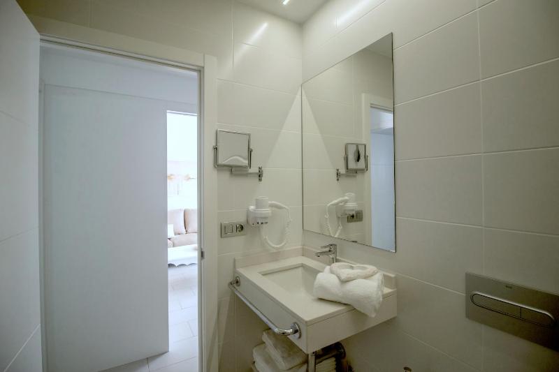 Two-Bedroom Bungalow (4 Adults) image 3