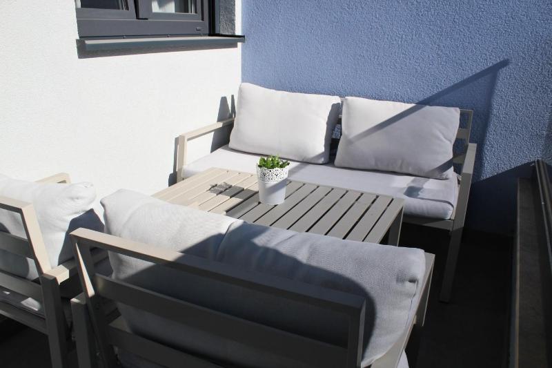 Apartments with parking space Makarska - 25390 - image 1