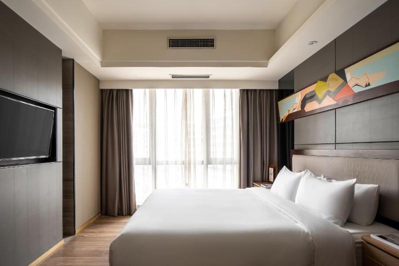 Suli Hotel Chongqing1 Min Walk to MetroNear Jiefangbei&Hongya CaveInternational guest-friendlyFree Self-Service LaundryFree High-Speed WiFiFree Chinese TeaFree Travel Advice - image 19