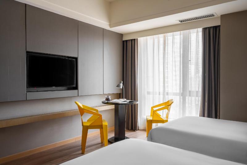 Suli Hotel Chongqing1 Min Walk to MetroNear Jiefangbei&Hongya CaveInternational guest-friendlyFree Self-Service LaundryFree High-Speed WiFiFree Chinese TeaFree Travel Advice - image 10