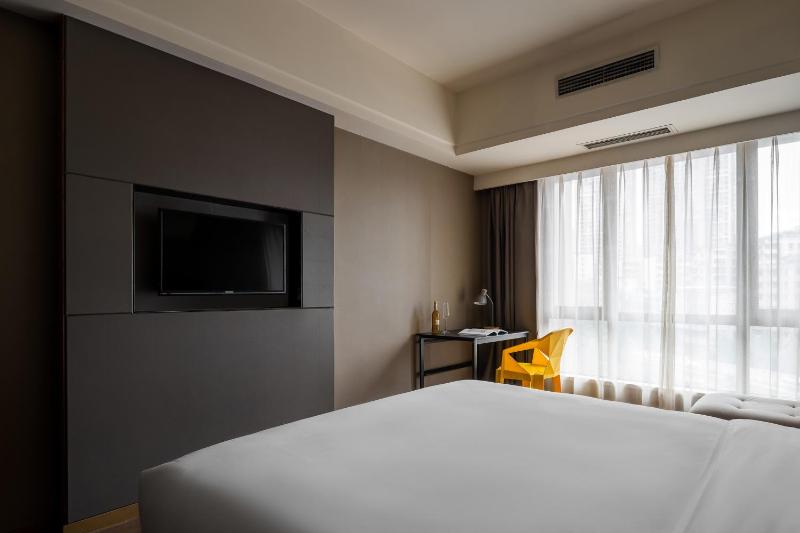 Suli Hotel Chongqing1 Min Walk to MetroNear Jiefangbei&Hongya CaveInternational guest-friendlyFree Self-Service LaundryFree High-Speed WiFiFree Chinese TeaFree Travel Advice - image 24
