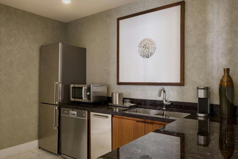 Marriott Marquis Houston - image 50
