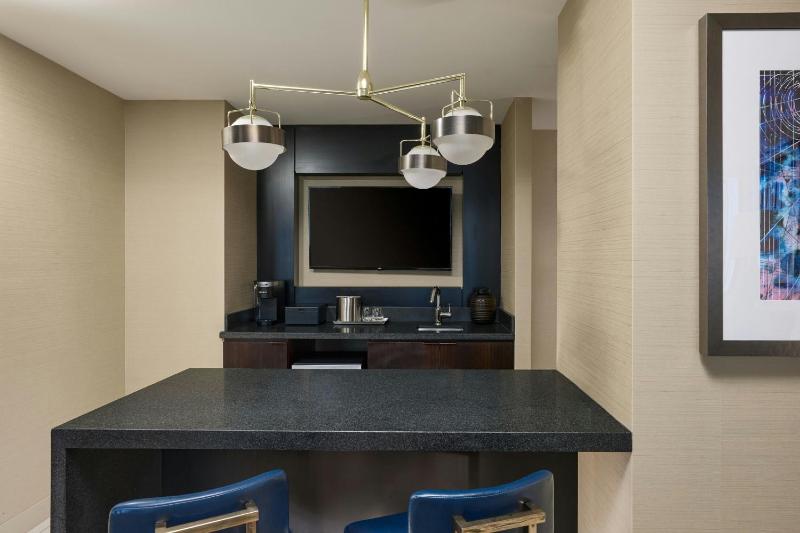 Marriott Marquis Houston - image 46