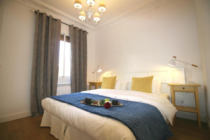 Deluxe Four-Bedroom Apartment image 4