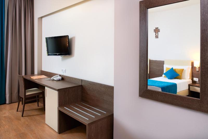 Double or Twin Room with Disability Access image 3