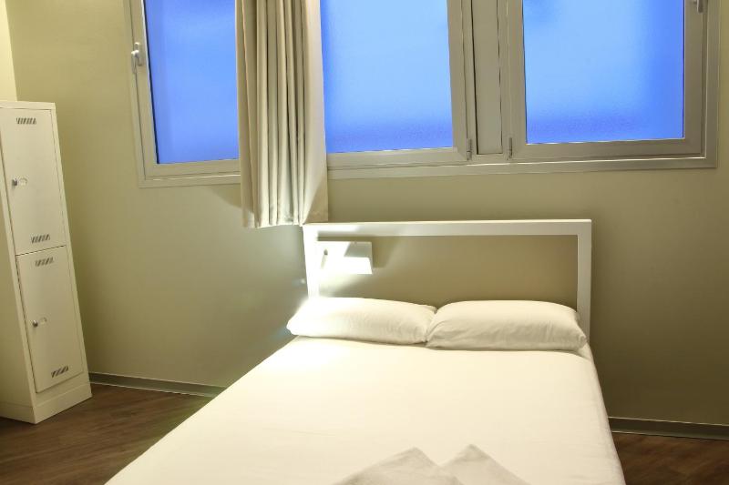 Double Room image 3