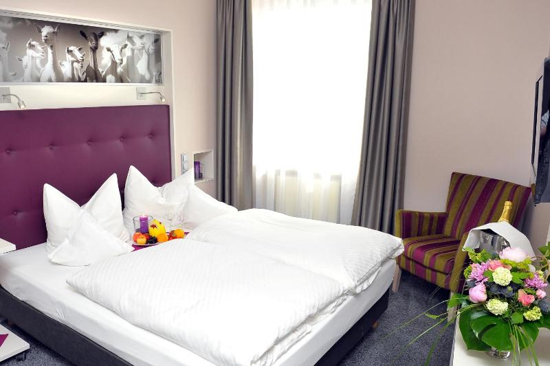 Budget Double Room image 3