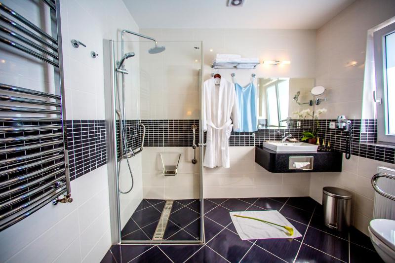 Quadruple Room with Garden View image 3