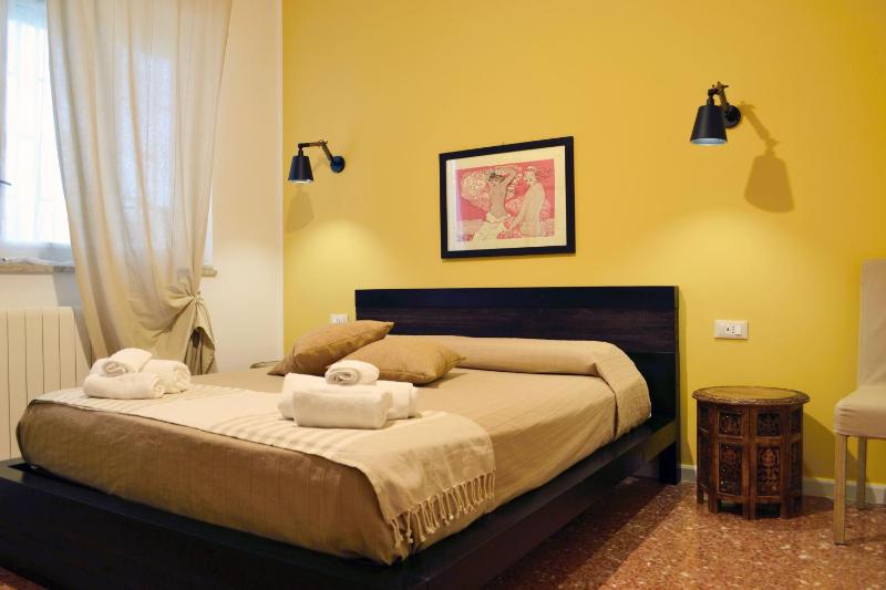 Double Room with Private External Bathroom image 2