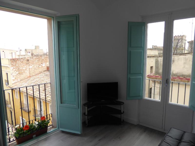 One-Bedroom Apartment image 3