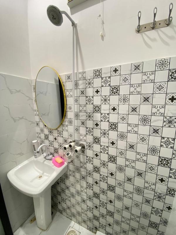 Stylish 1BHK Studio Apartment Stay In Faisalabad - image 10