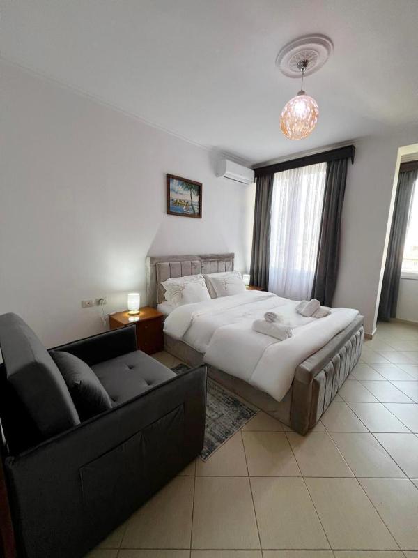 Deir Apartment - image 1