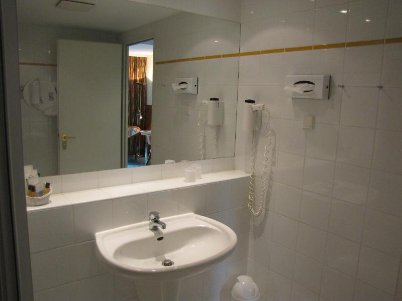 Standard Double Room image 4