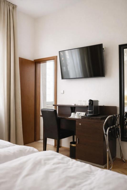 Pawlovnia Hotel - image 7