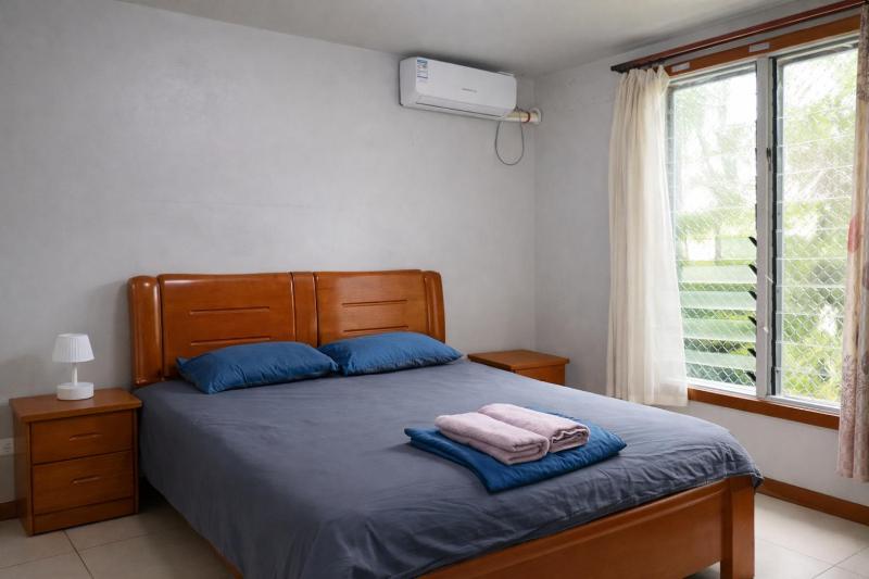 Large 2-Bedroom Apartment-Free Parking-Great Location - image 14
