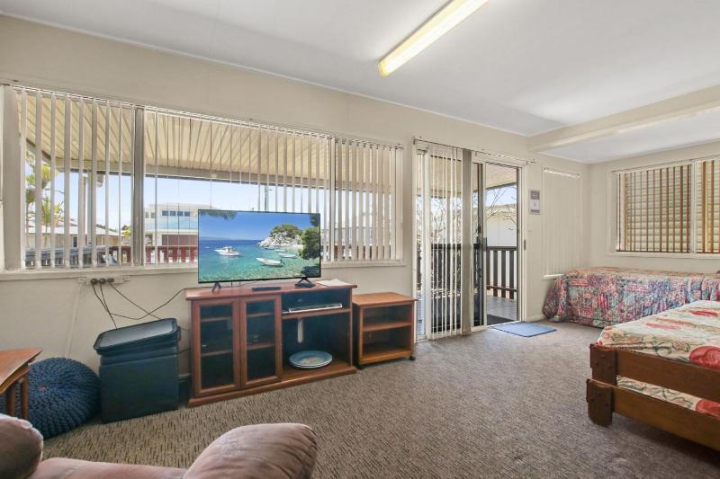 Wills Avenue No. 12. Golden Beach - image 8