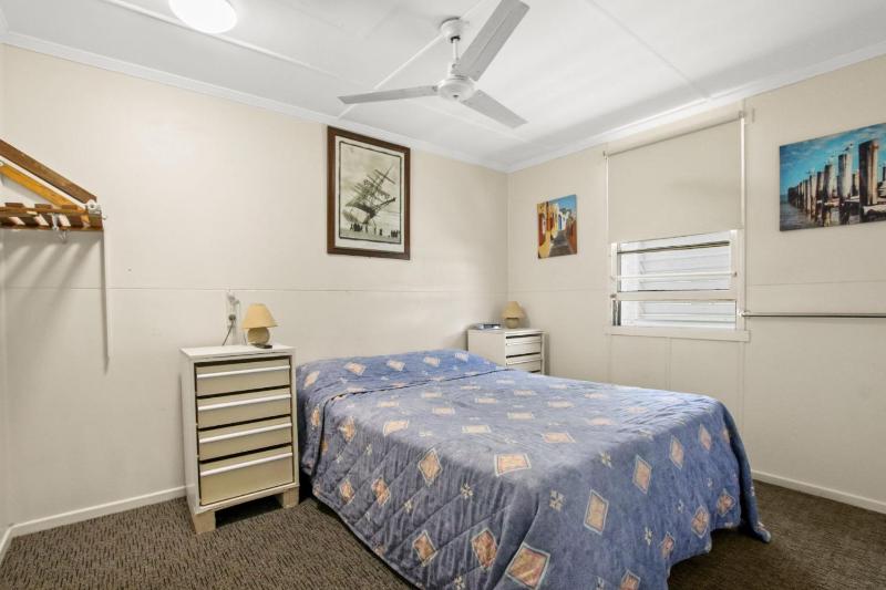 Wills Avenue No. 12. Golden Beach - image 2