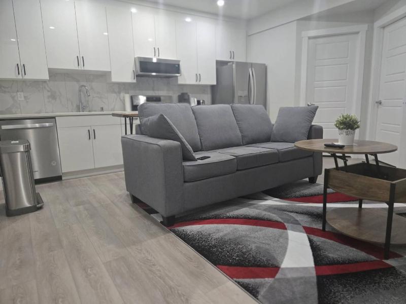 Elegant Private Suite in Edmonton North - image 25