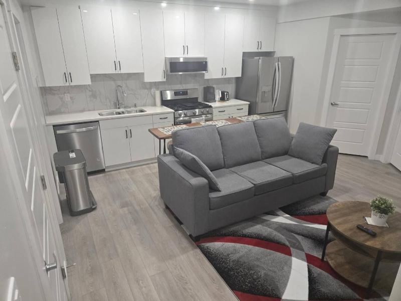 Elegant Private Suite in Edmonton North - image 5