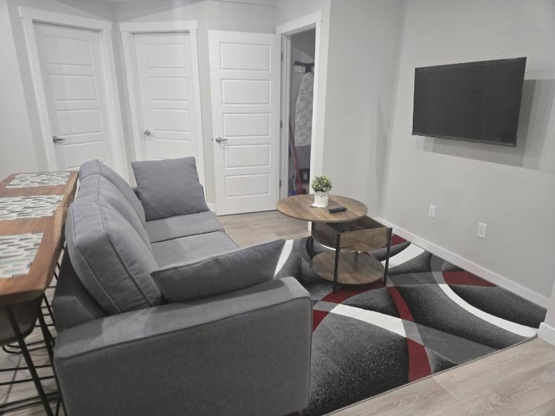 Elegant Private Suite in Edmonton North - image 3