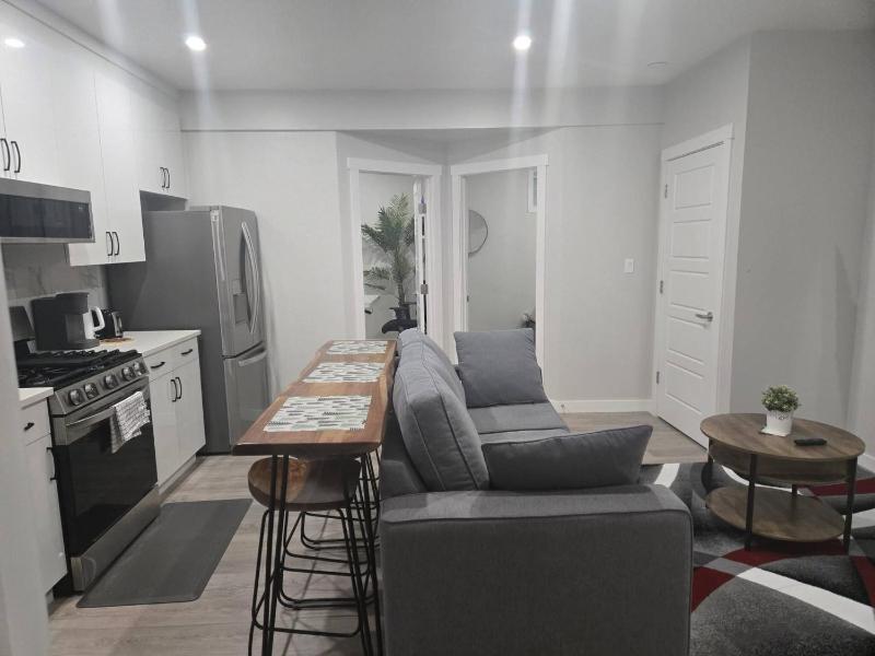 Elegant Private Suite in Edmonton North - image 22