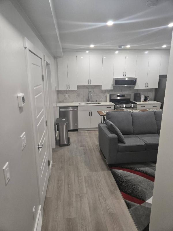 Elegant Private Suite in Edmonton North - image 21