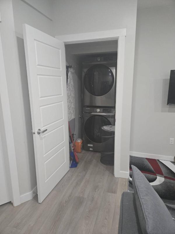 Elegant Private Suite in Edmonton North - image 10