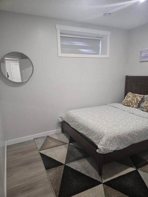 Elegant Private Suite in Edmonton North - image 17
