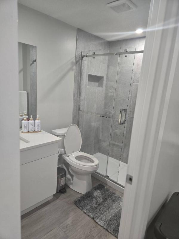 Elegant Private Suite in Edmonton North - image 4