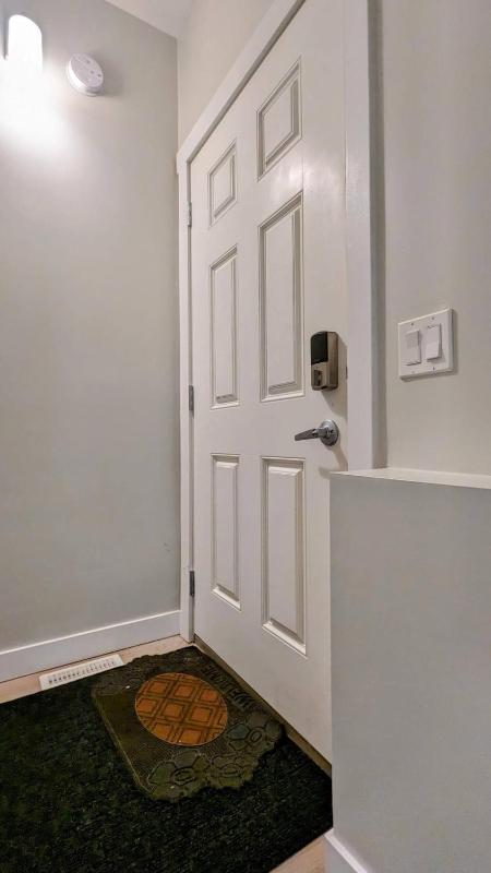 Elegant Private Suite in Edmonton North - image 16