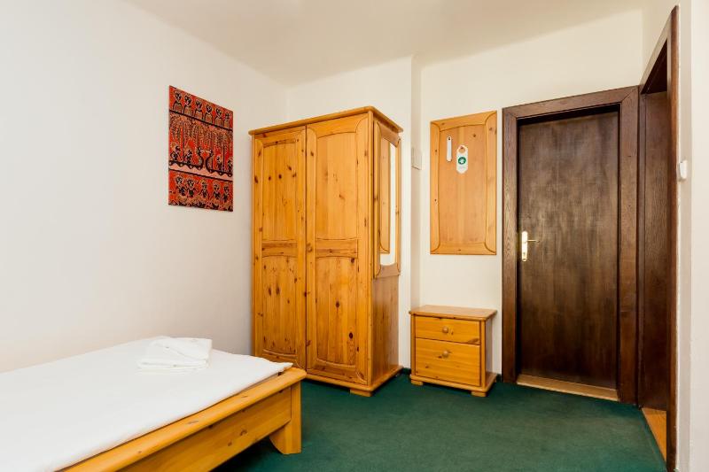 Classic Single Room with Shower image 2