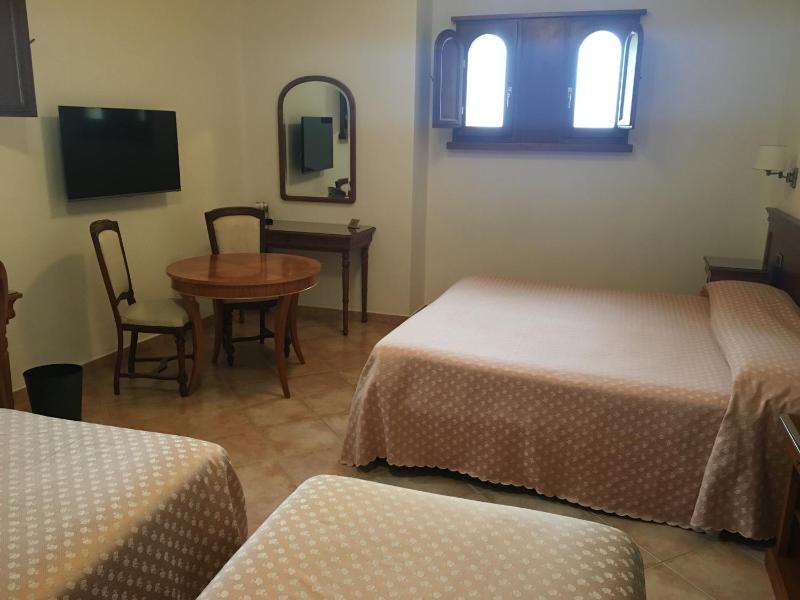 Standard Quadruple Room image 4