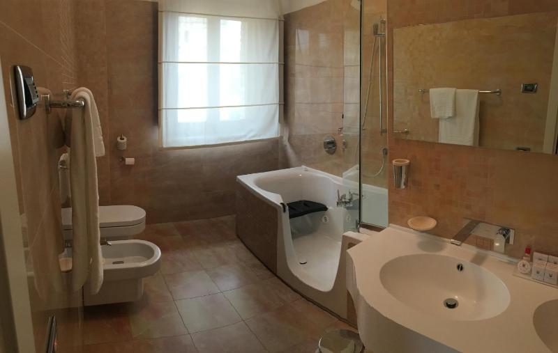 Junior Suite image 3