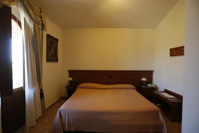 Standard Double or Twin Room image 4