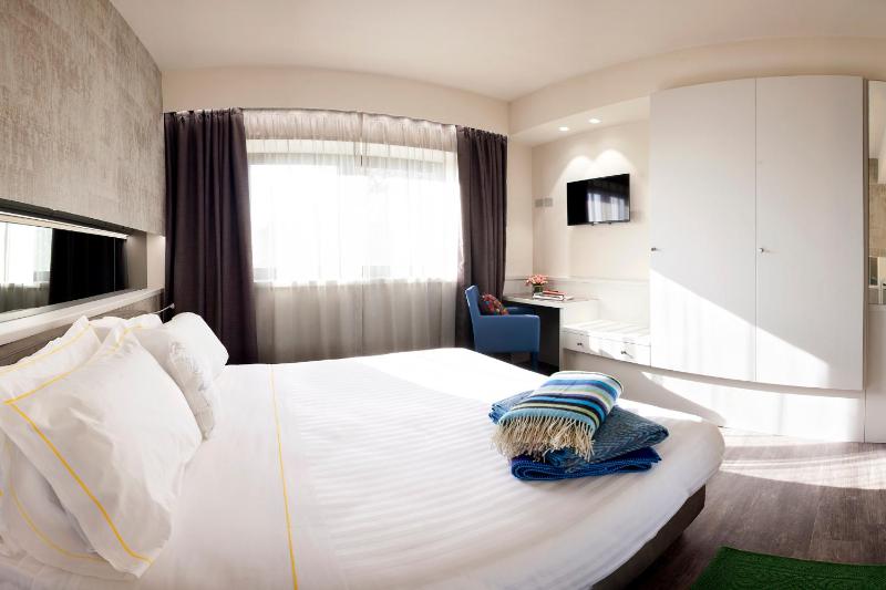 Superior Queen Room image 3