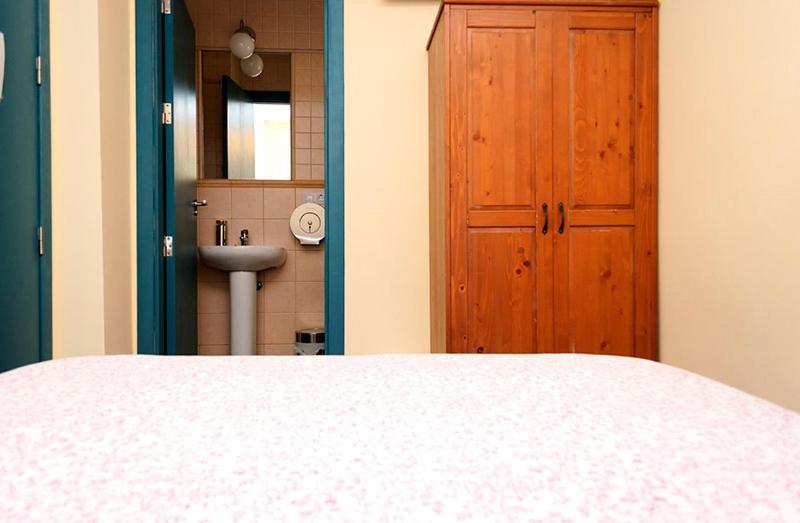 Double Room with Private Bathroom image 4