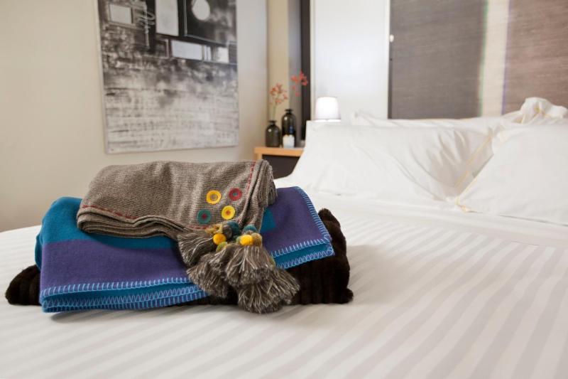 Standard Queen Room image 3