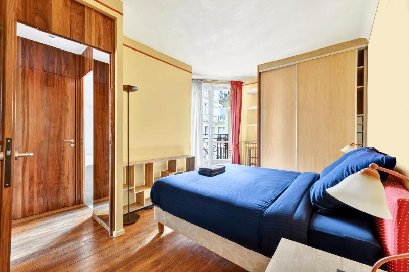 Quartier Arc de Triomphe 2 Bedroom Apartment with Netflix - image 5