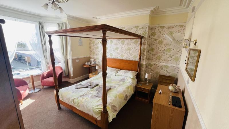 Clarence House - image 16